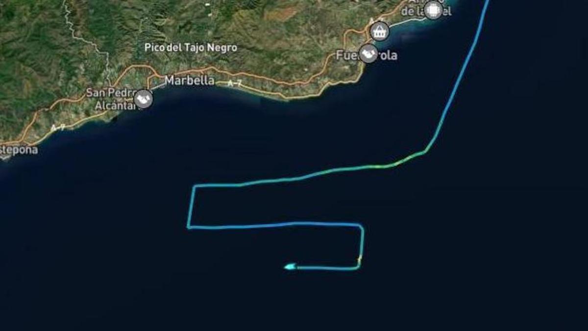 La Salvamar Alnitak trabaja desde esta mañana frente a las costas de Marbella y Fuengirola.