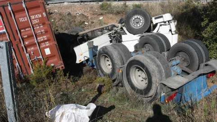 Imagen de un accidente acaecido en la Carretera de Cádiz hace un año y medio.