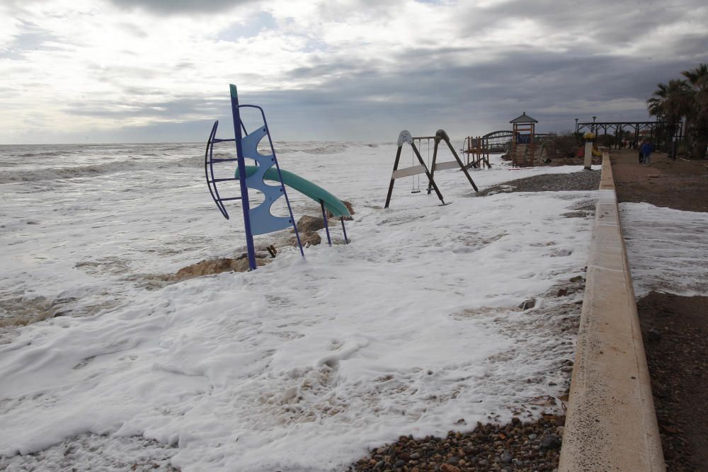 Destrozos en la playa de Casablanca