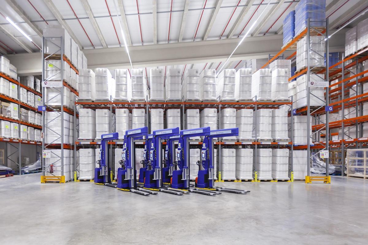 Interior del almacén de Aranco.