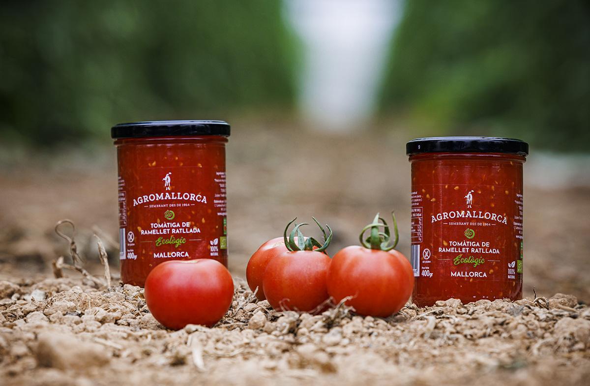 El tomate de Agromallorca se comercializa en un bonito tarro de cristal, sin etiqueta de papel