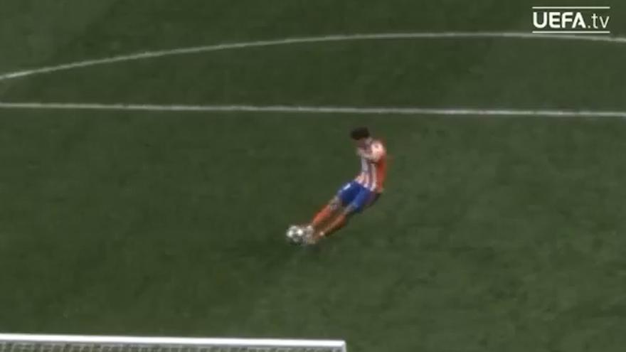 La UEFA publica el vídeo del doble toque de Julián Álvarez