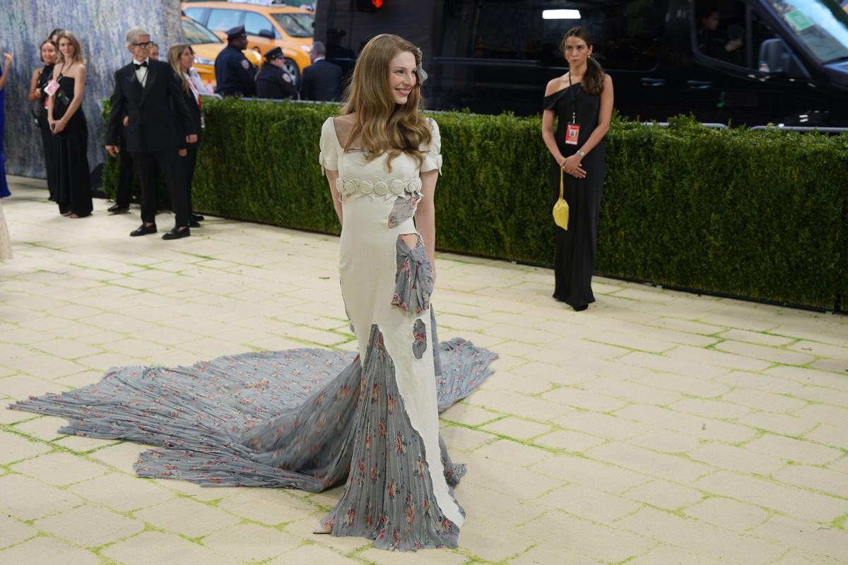 AME9364. NUEVA YORK (ESTADOS UNIDOS), 04/05/2026.- La modelo y actriz estadounidense Hunter Schafer posa este lunes, durante la alfombra blanca de la Met Gala en Nueva York (EE.UU.). EFE/ Octavio Guzmán