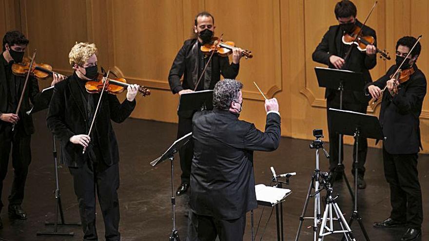 La orquesta de cámara, durante el concierto de ayer. | Irma Collín