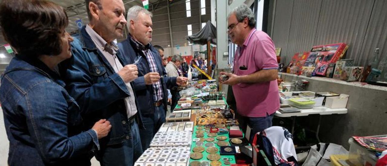 Imágenes de la última edición de la Feria del Coleccionismo en el Recinto Ferial de Mieres