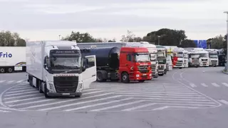 França restringeix el pas de camions a la Jonquera arran de les nevades previstes