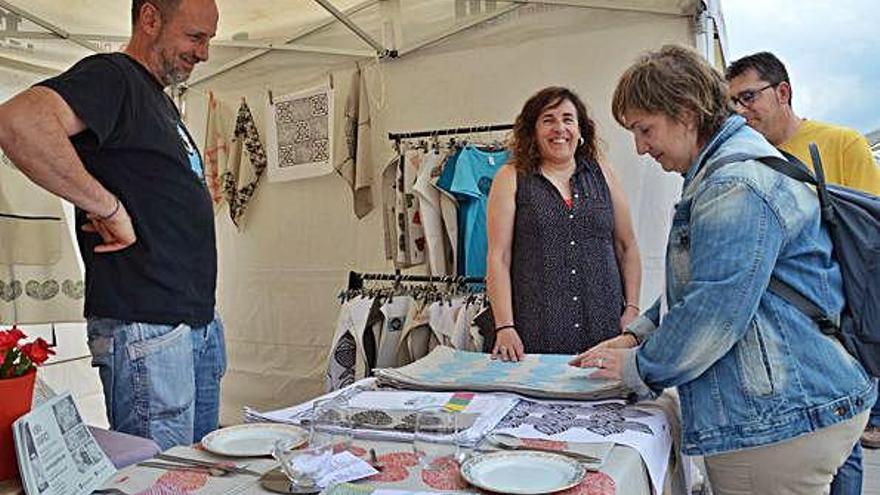 Visitants en una de les disset parades de L&#039;Entrefils de Cal Rosal, ahir