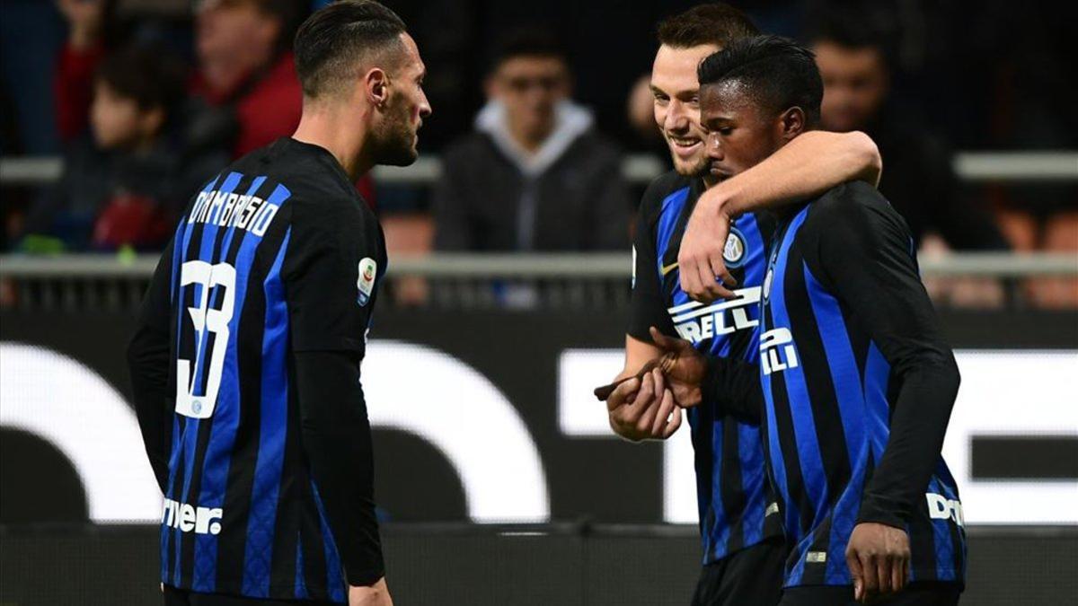 Los jugadores del Inter celebran el tanto de Baldé
