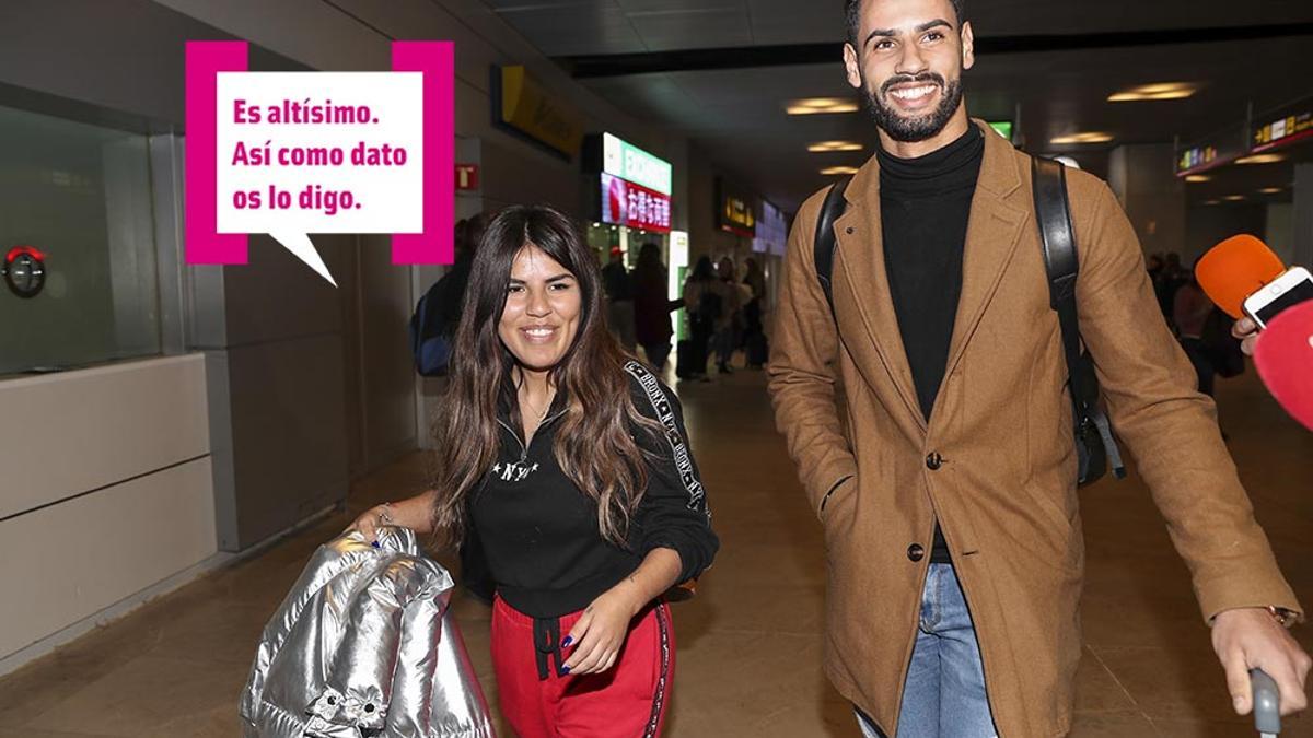 Isa Pantoja y Asraf Beno en el aeropuerto