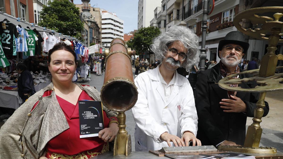 Por la izquierda, Hipatia de Alejandría, Albert Einstein y Copérnico.