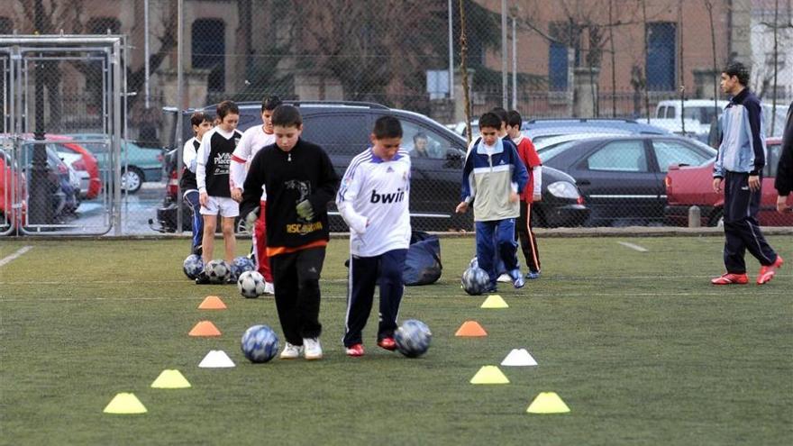 Rechazan la subida del 800% en el precio de las escuelas deportivas de Plasencia