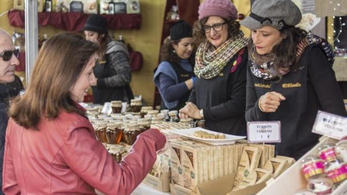 A principios de diciembre se celebra la Feria de Navidad de Xixona.