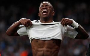 Vinicius Junior, jugador del Real Madrid, abatido al ser sustituido debido a una lesión en el partido donde quedaron eliminados de la Champions por el Ajax.