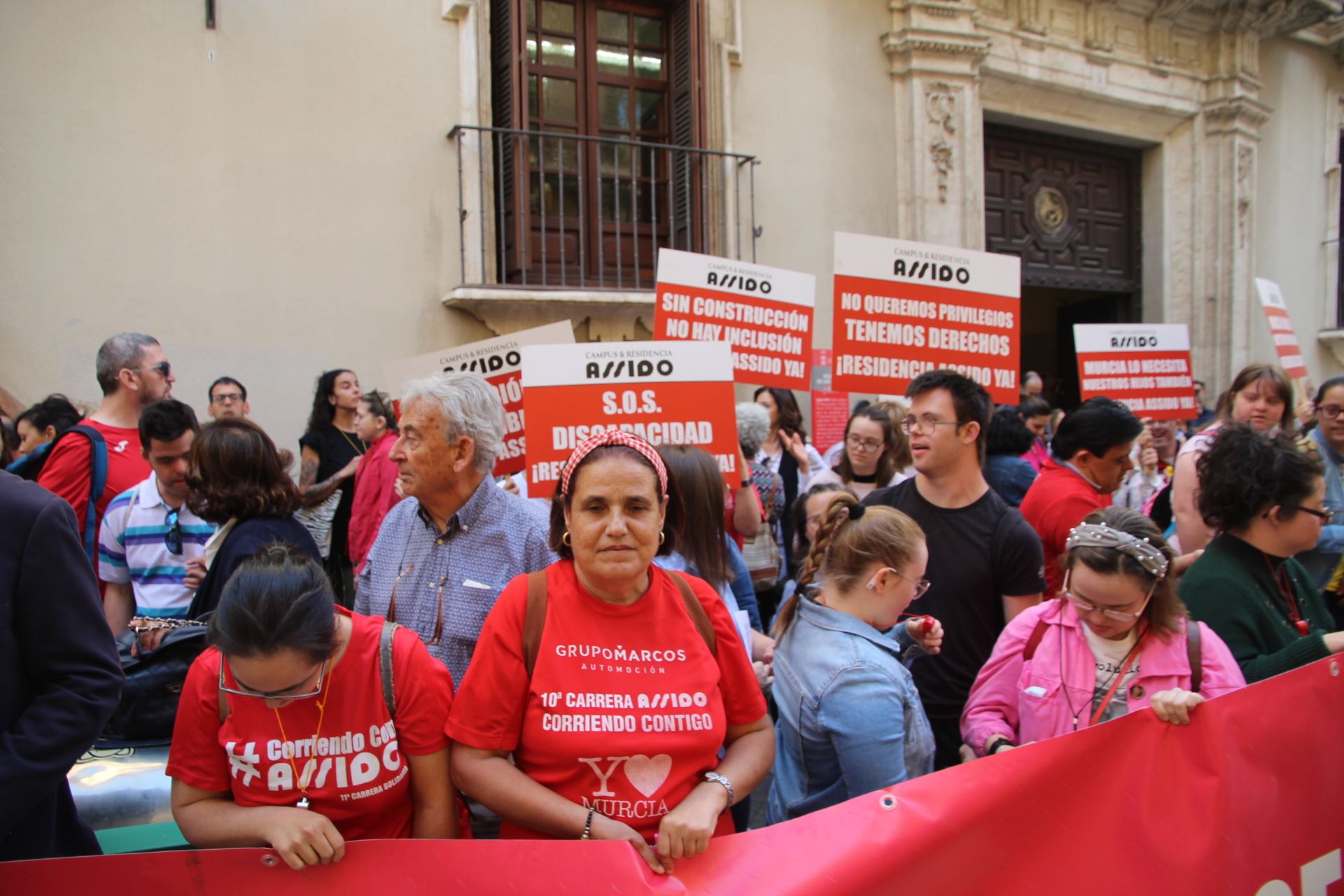 Concentración de Assido en Murcia ante la CHS