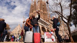 Barcelona pondrá coto a la saturación turística en Sagrada Família, la Boqueria y el Park Güell
