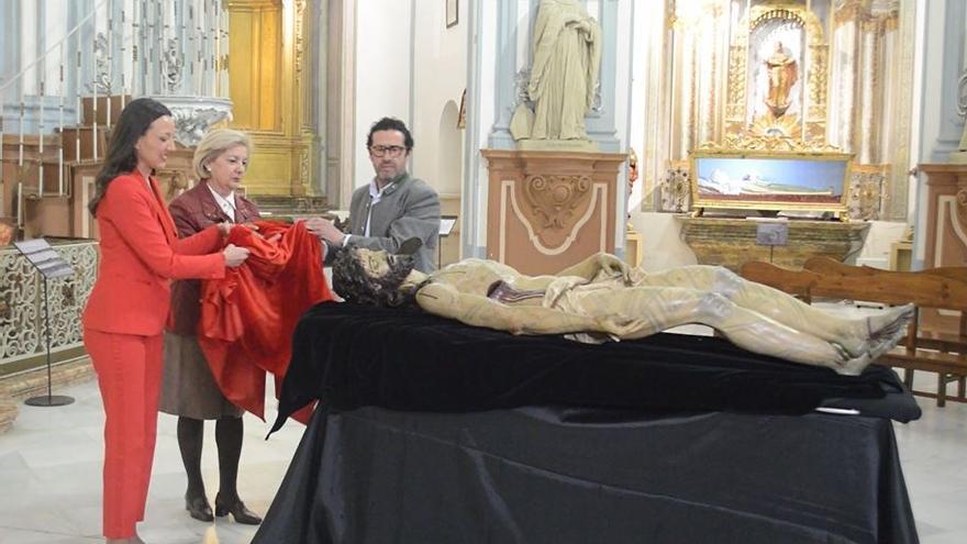 Restauran la talla del Cristo Yacente de Murcia.