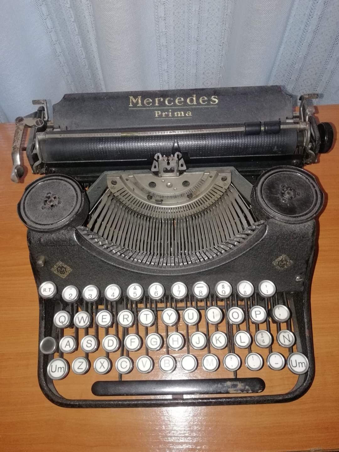 Máquina de escribir de la 109 BM Mercedes Prima.jpg
