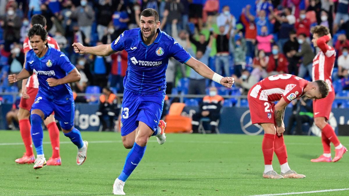 Mitrovic celebrando el gol que rompía el maleficio