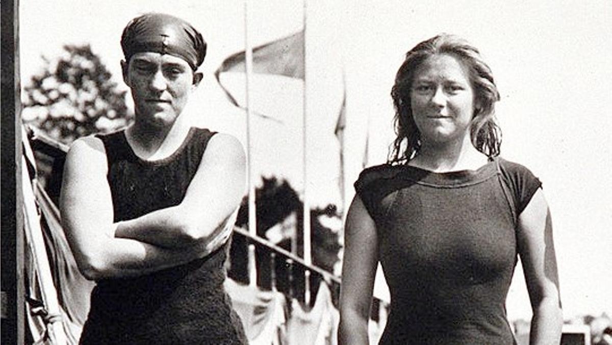 Fanny Durack y Mina Wylie, primeras medallistas de la natación olímpica, en 1912.