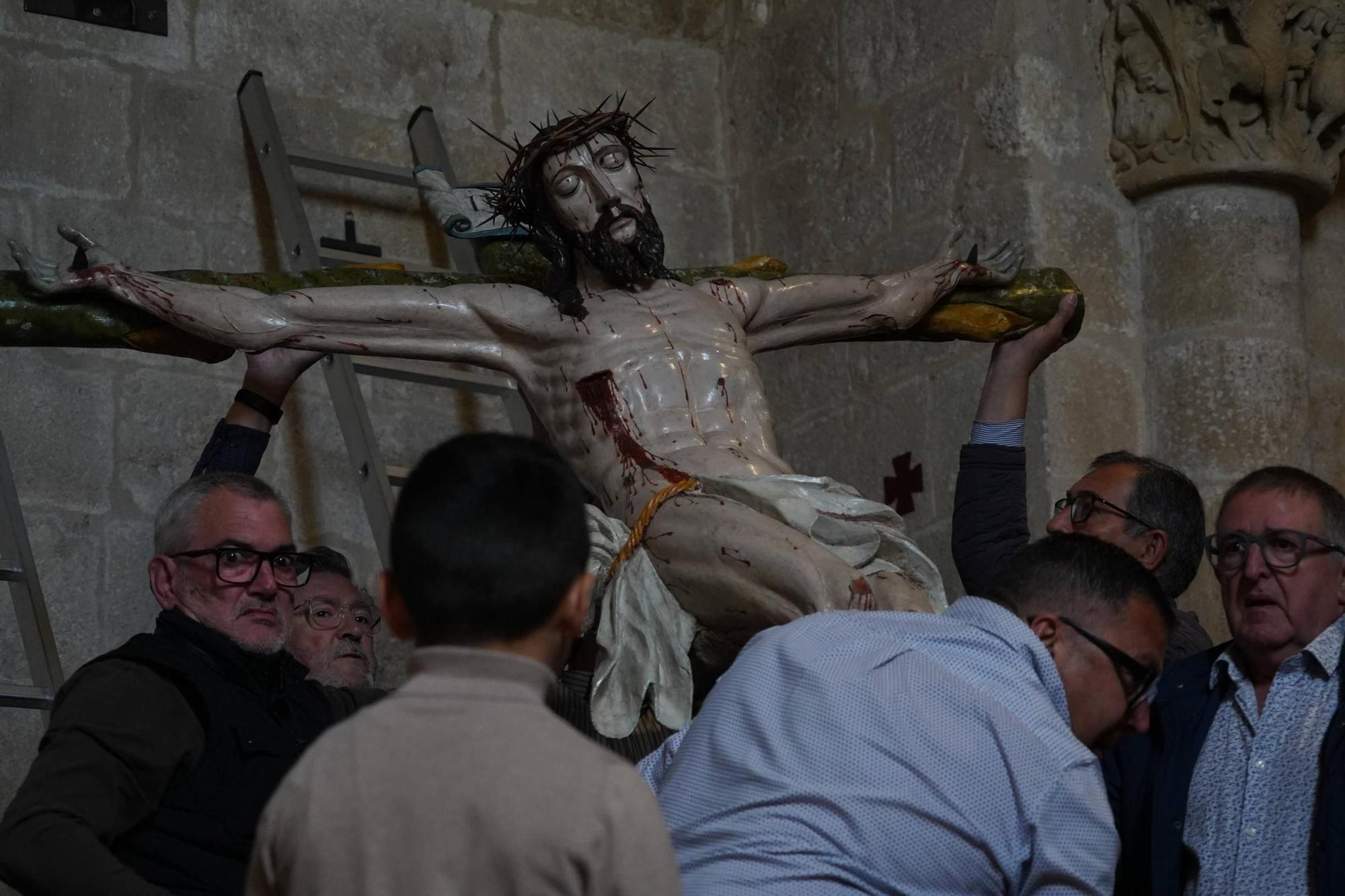 GALERÍA | Así han sido los preparativos del Cristo del Amparo de las Capas Pardas