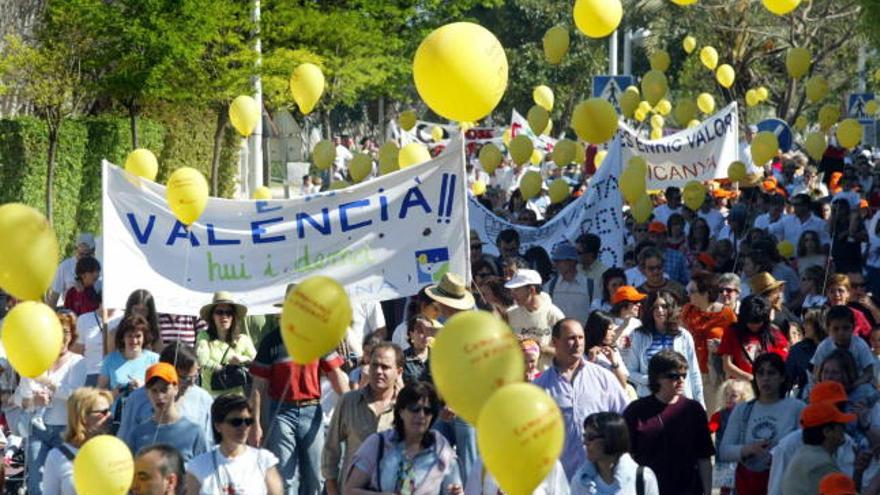 Las «trobades» lúdico reivindicativas por el valenciano han ido incrementando el número de participantes en sus distintas ediciones.