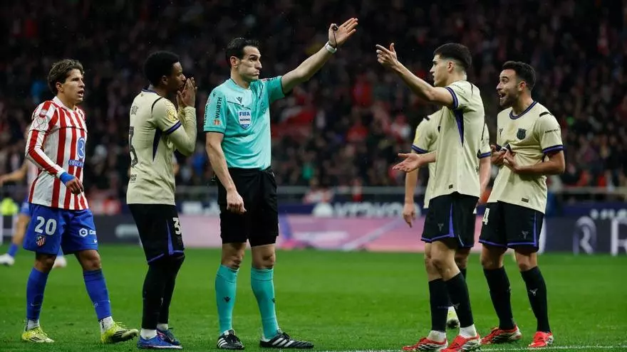 ¡Otra más! Grave error de Martínez Munuera en el acta del Atlético - Barça