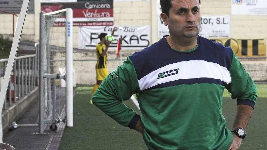 Luis González Pichel durante un partido anterior del Agolada. // Bernabé/Javier Lalín