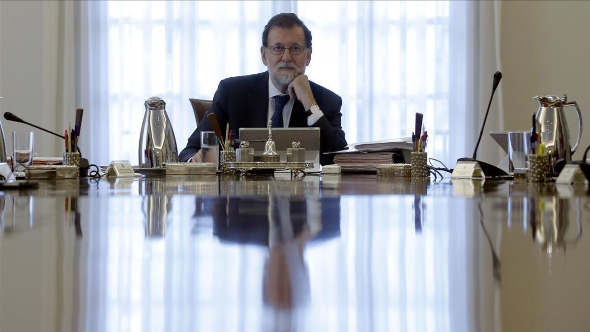 Mariano Rajoy preside el Consejo de Ministros extraordinario.