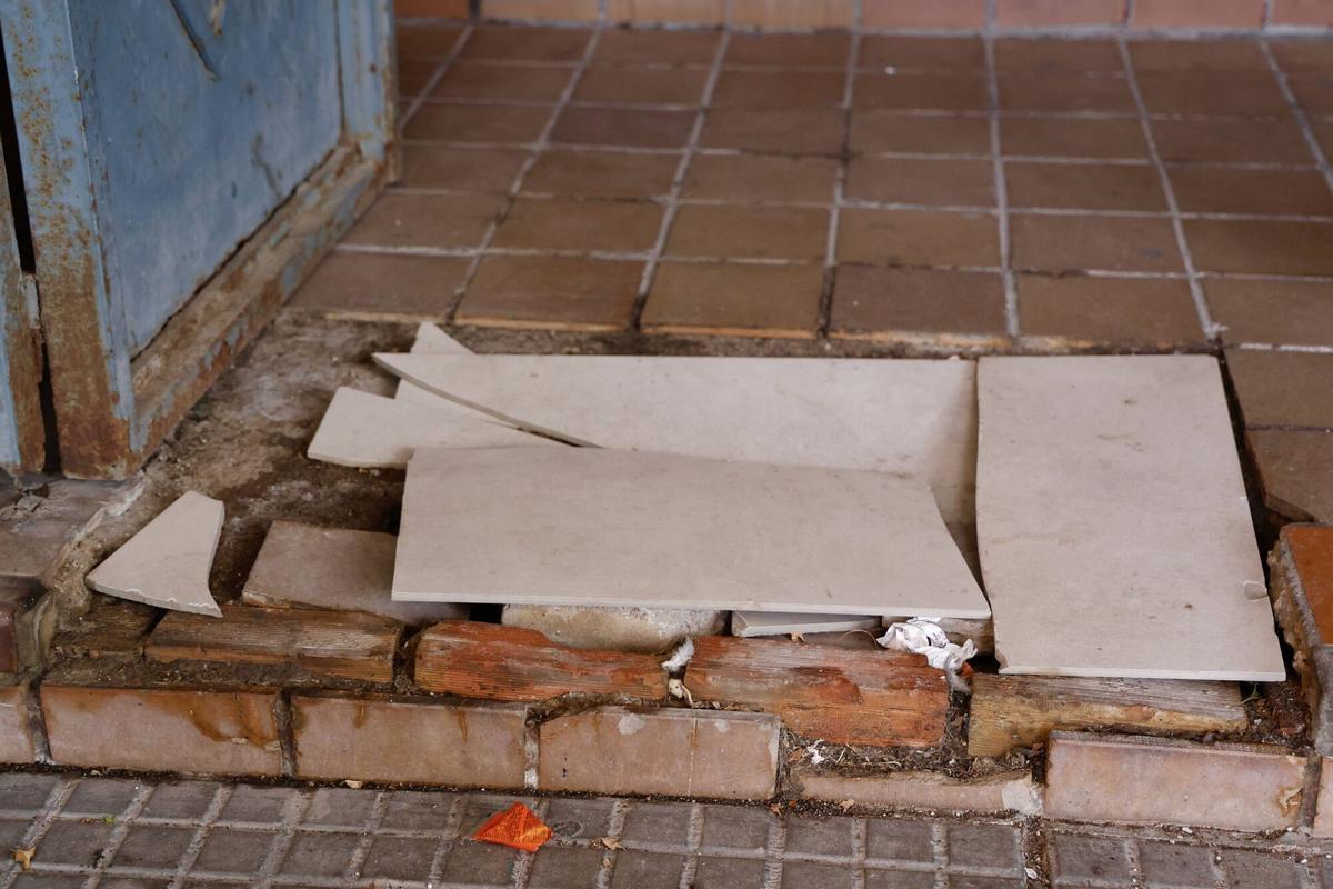Denuncian la suciedad de los espacios comunes y el mal estado de las viviendas de AVRA Denuncian la suciedad de los espacios comunes y el mal estado de las viviendas de AVRA