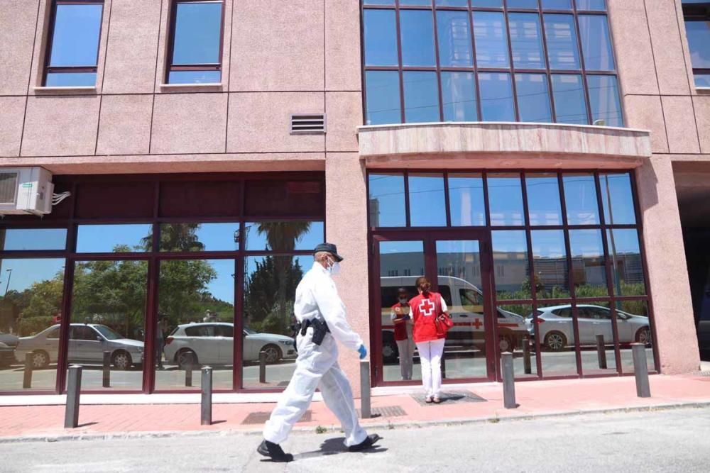 La Policía Nacional custodia el centro de acogida de Cruz Roja