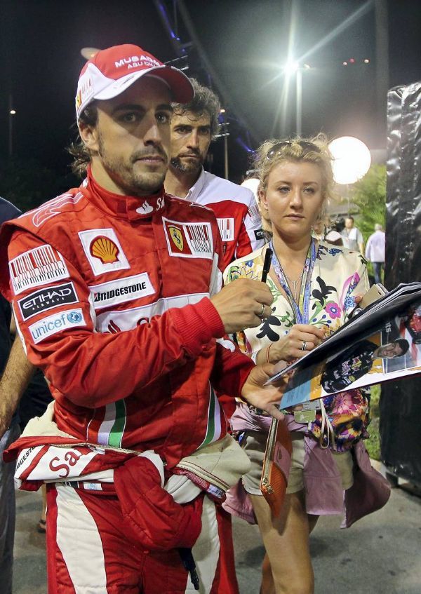 Alonso vence en Singapur