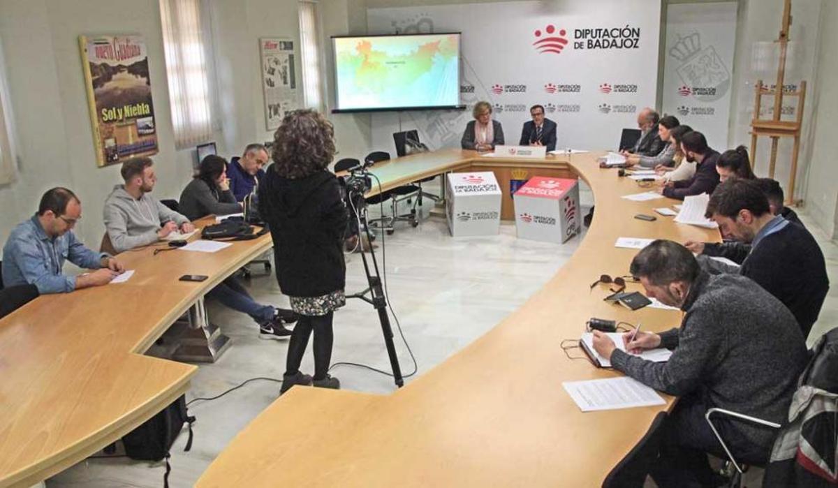 Rodríguez Ibarra, Inocencia Cabezas y Atanasio Naranjo, Medallas de Oro de la Diputación de Badajoz