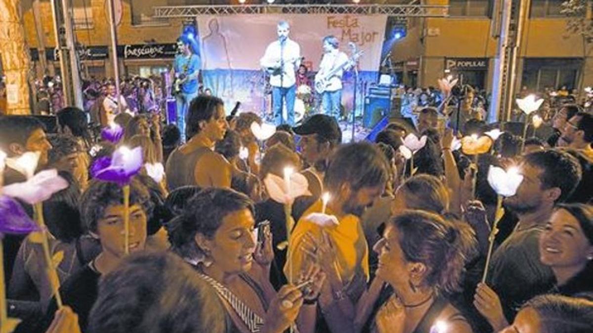 Manel, durante su actuación en la plaza Rovira i Trias, dentro de la programación del Festigàbal de 2009.