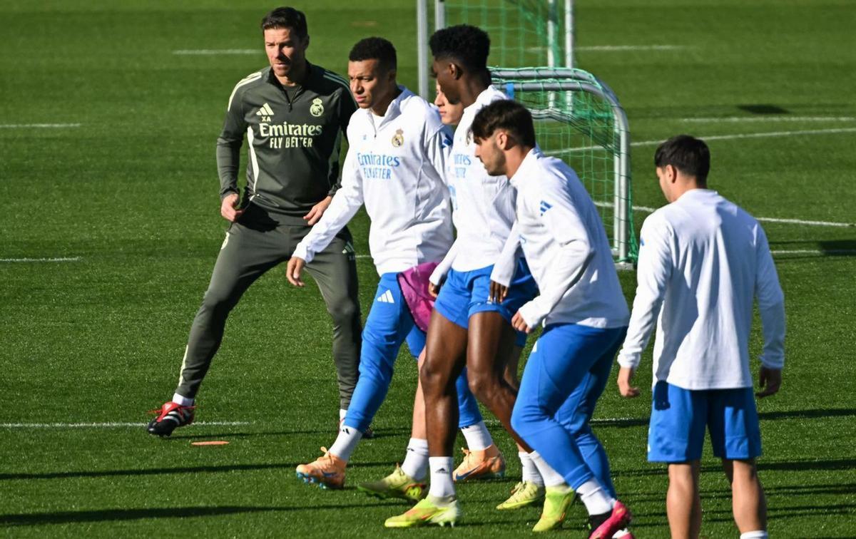 El vestidor del Madrid passa pel divan de Xabi Alonso