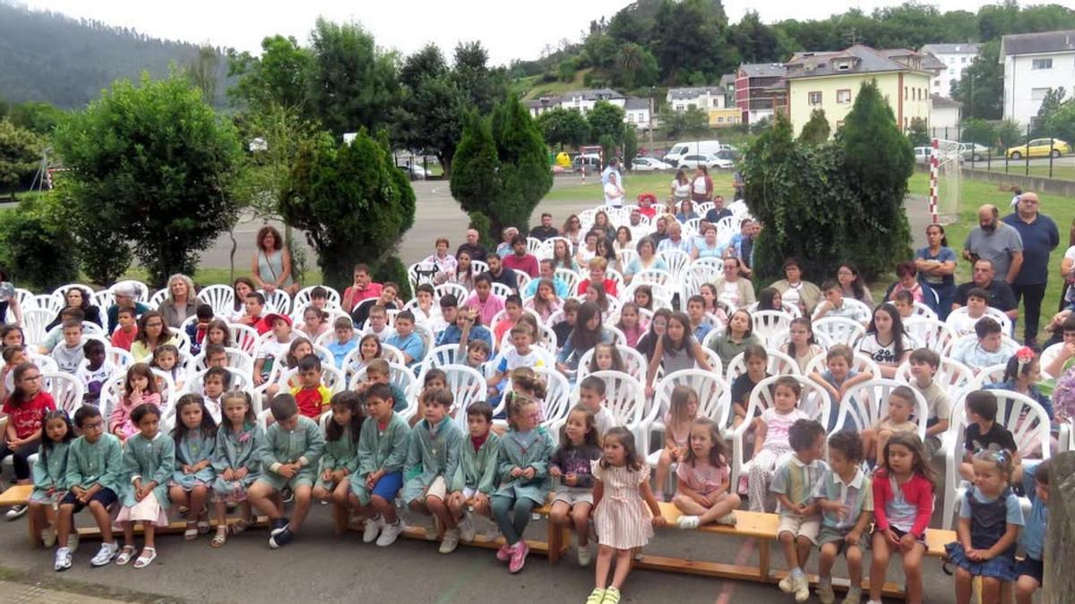 El colegio San Miguel de Trevías celebra 50 años de compromiso con la educación: "Cada alumno que entra por nuestras puertas representa una nueva oportunidad para seguir escribiendo esta historia colectiva"
