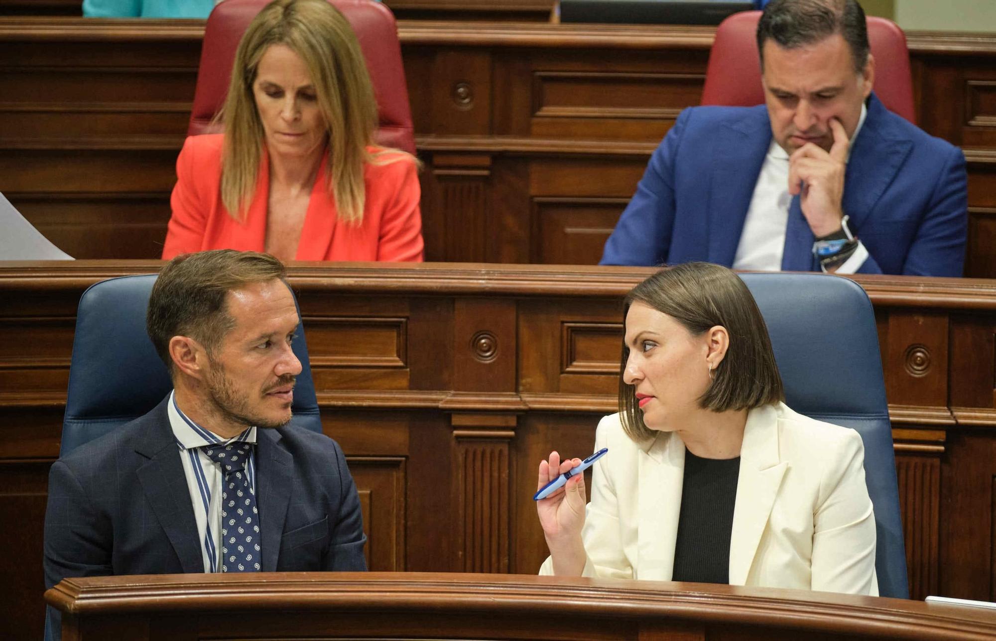 Primera sesión plenaria del Parlamento de Canarias