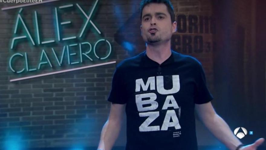 Álex Clavero viste la camiseta de &quot;Mubaza&quot; durante su monólogo de ayer en &quot;El Hormiguero&quot;