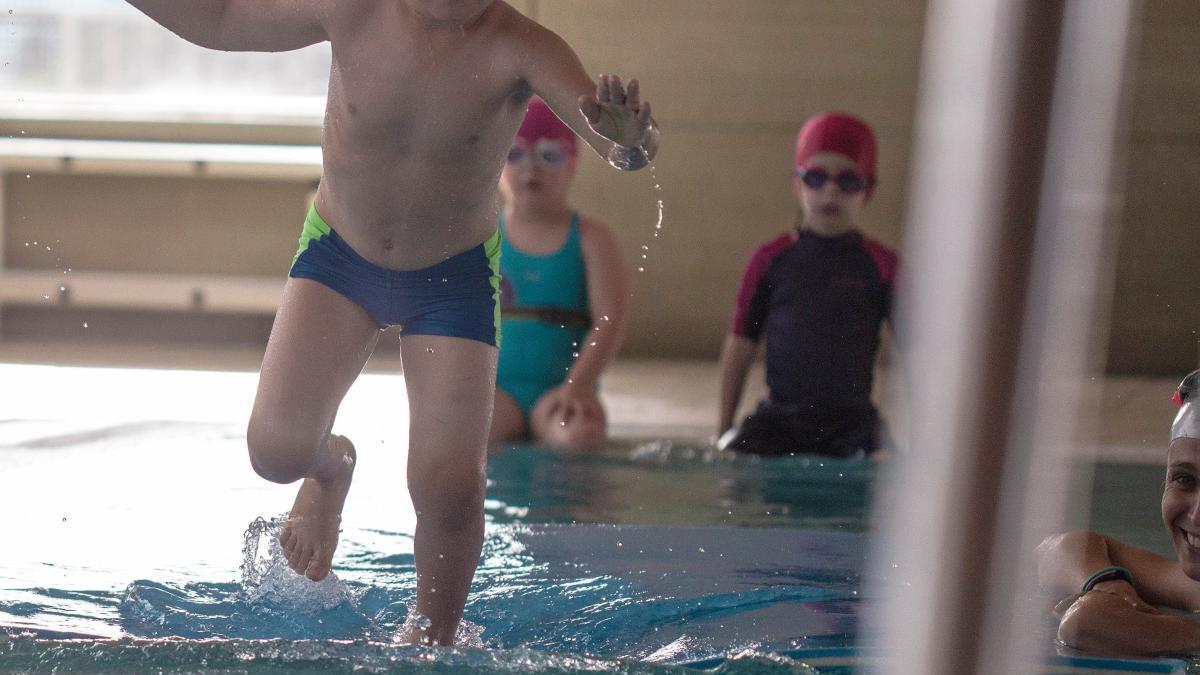 La Piscina de Roses ofereix cursos de natació en grups reduïts durant l&#039;estiu
