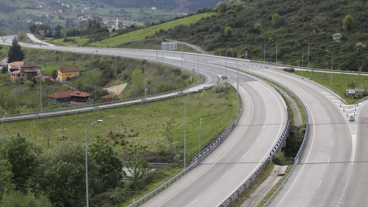 La autovía del Suroccidente a su paso por Doriga (Salas). | Ángel González