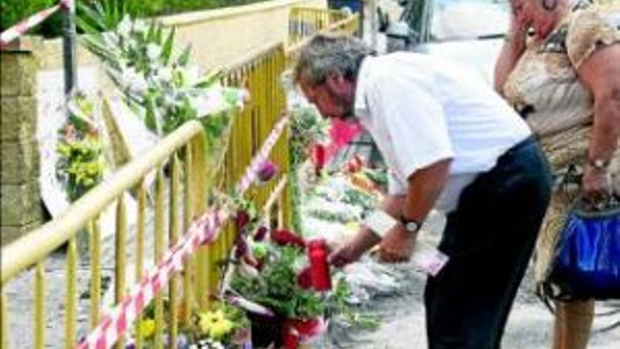 El Parlamento Vasco homenajea a los dos guardias asesinados