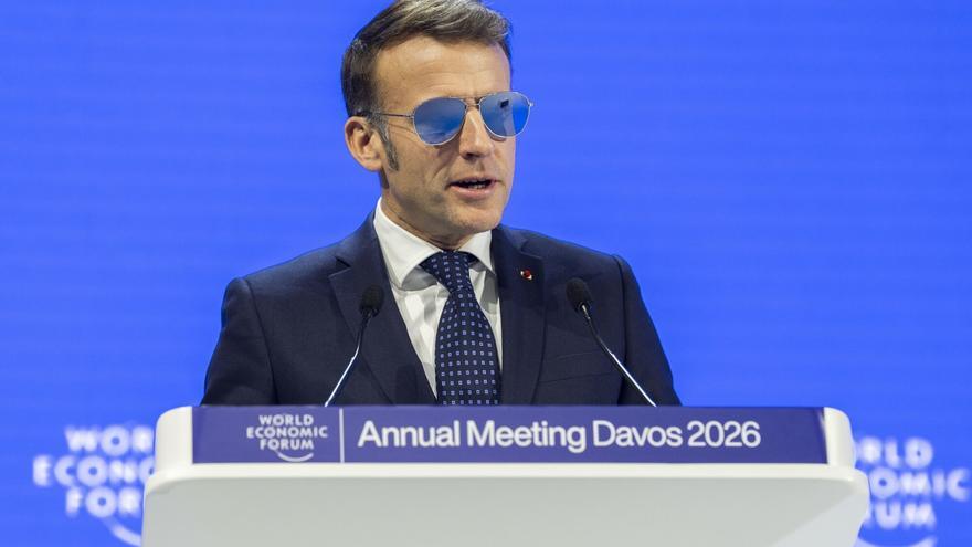 Macron eleva el tono en Davos y acusa a Trump de querer "debilitar Europa"