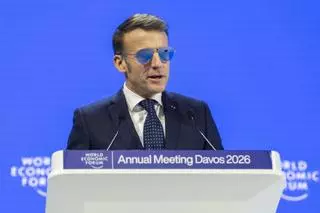 Macron eleva el tono en Davos y acusa a Trump de querer "debilitar Europa"