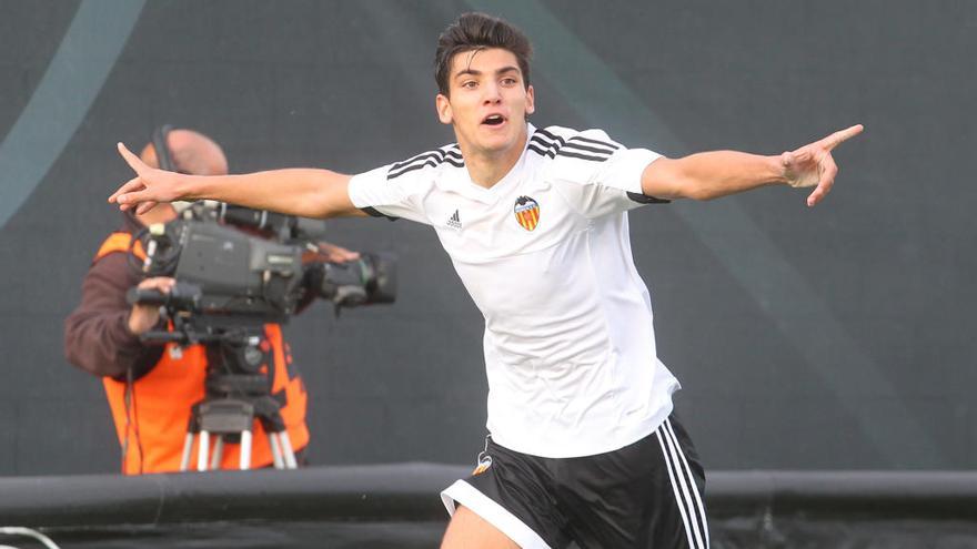 El Mestalla empata en Elche con un doblete de Rafa Mir