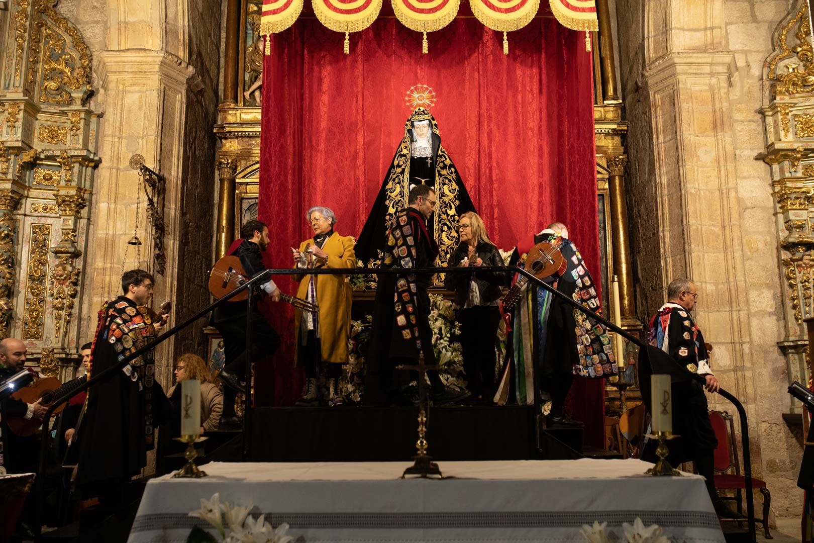 GALERIA | Entrada de nuevos hermanos en la cofradía de Jesús Nazareno