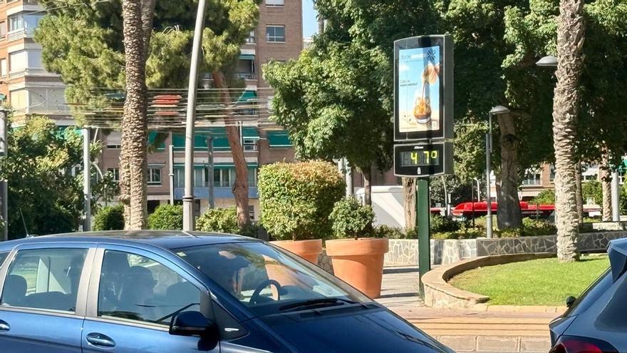 La ola de calor llega a su pico este miércoles y convierte a la Región de Murcia en un 'horno' en alerta naranja