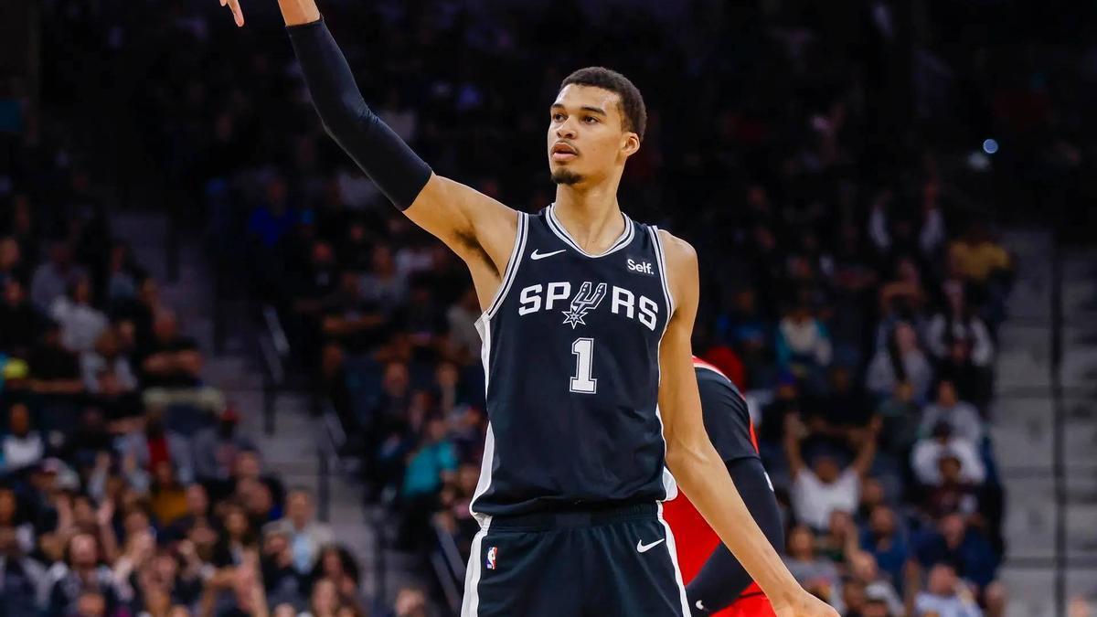 El jugador de baloncesto de la NBA Victor Wembanyama es un buen ejemplo.