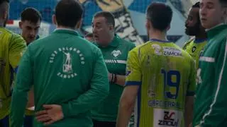 Fran González, entrenador del Balonmano Zamora: "Nos vamos con un punto que fuera de casa está bien"