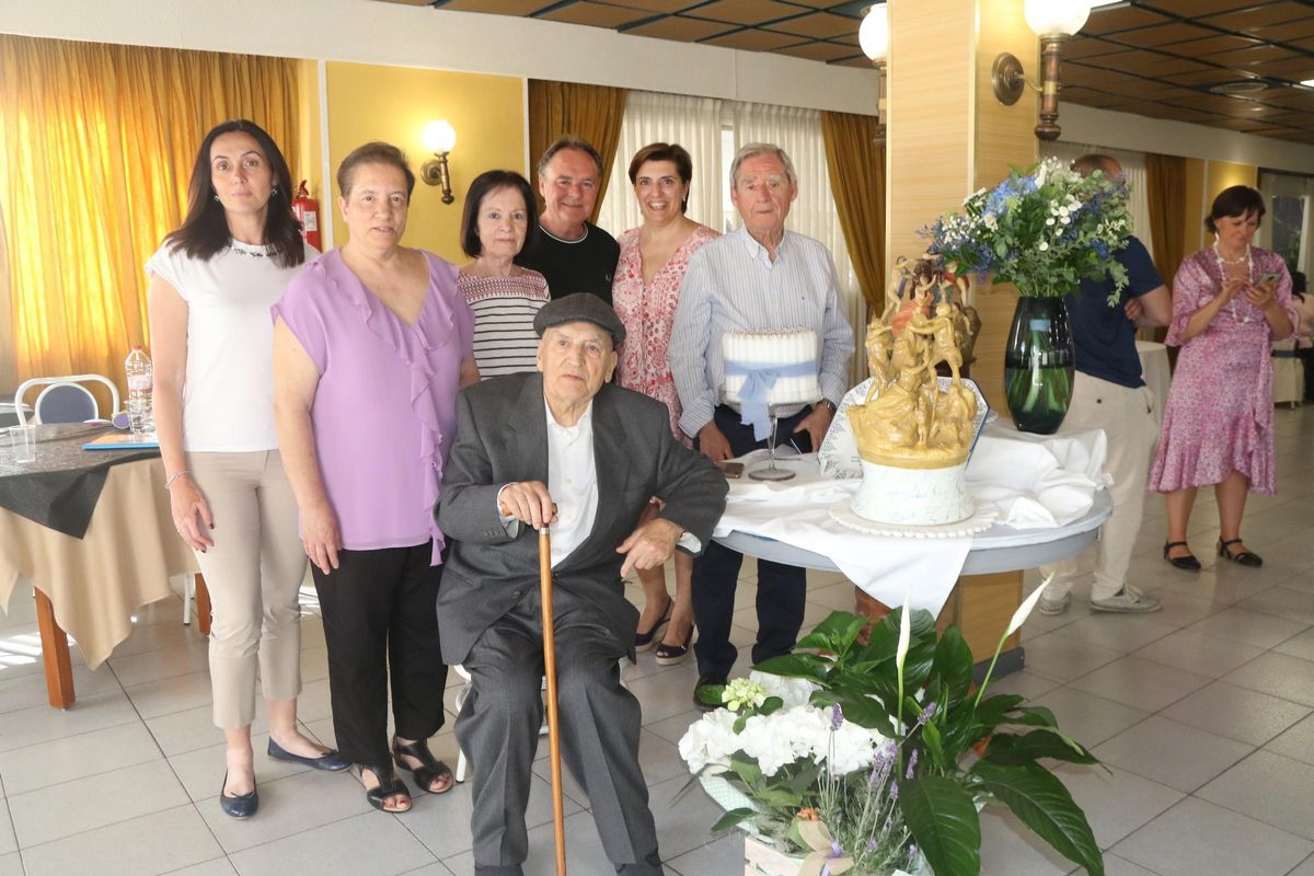 Consu familia, en la celebración de sus 100 años de vida.