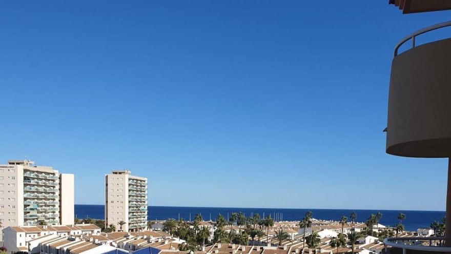 Increíble oportunidad en Murcia: magnífico piso junto al mar con terraza y piscina por solo 110.000 Euros