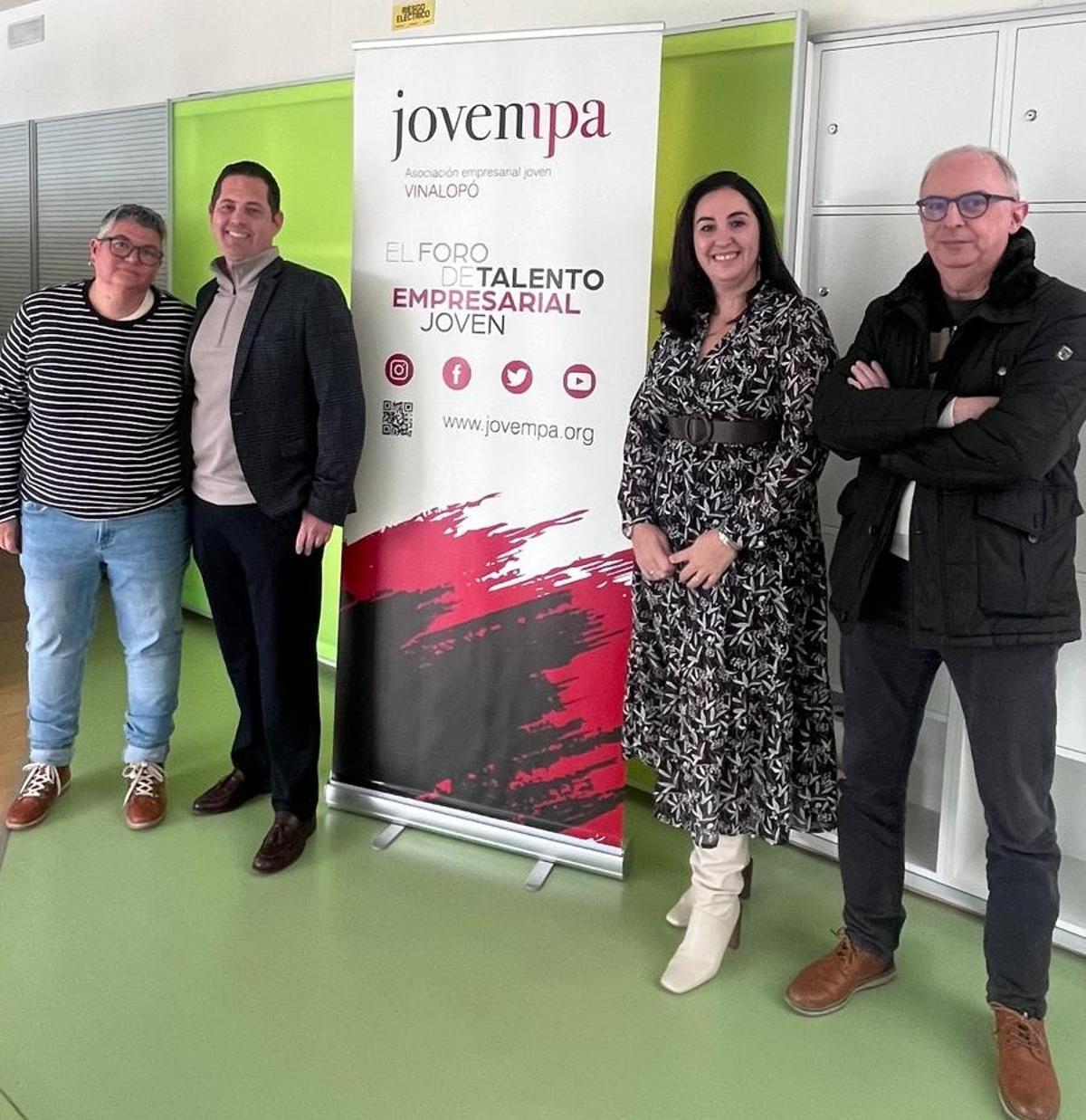 La directiva de Jovempa en el Vinalopó.